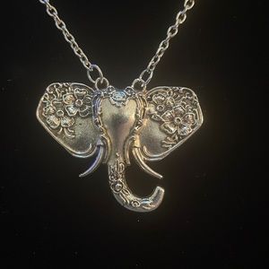 Silver plated elephant necklace NEW